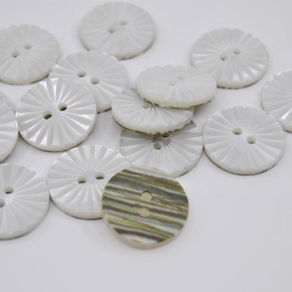 Button - 2 Faced White Star Mottled Olive – 21mm